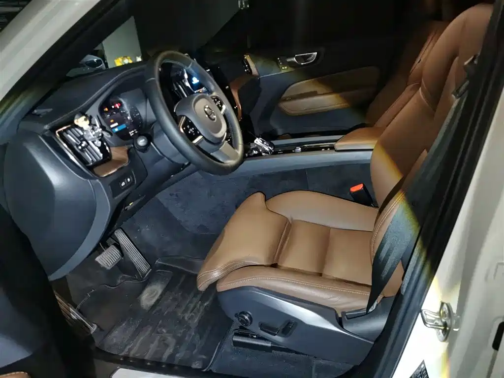 Volvo XC60 PHEV 2023 — фото 16