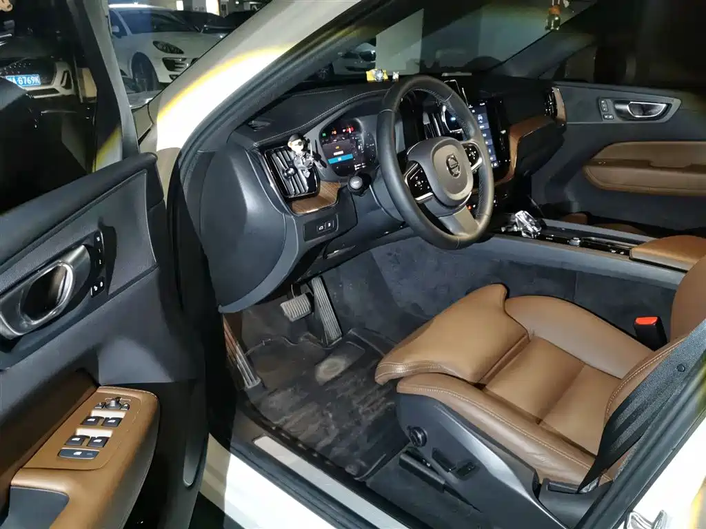 Volvo XC60 PHEV 2023 — фото 17
