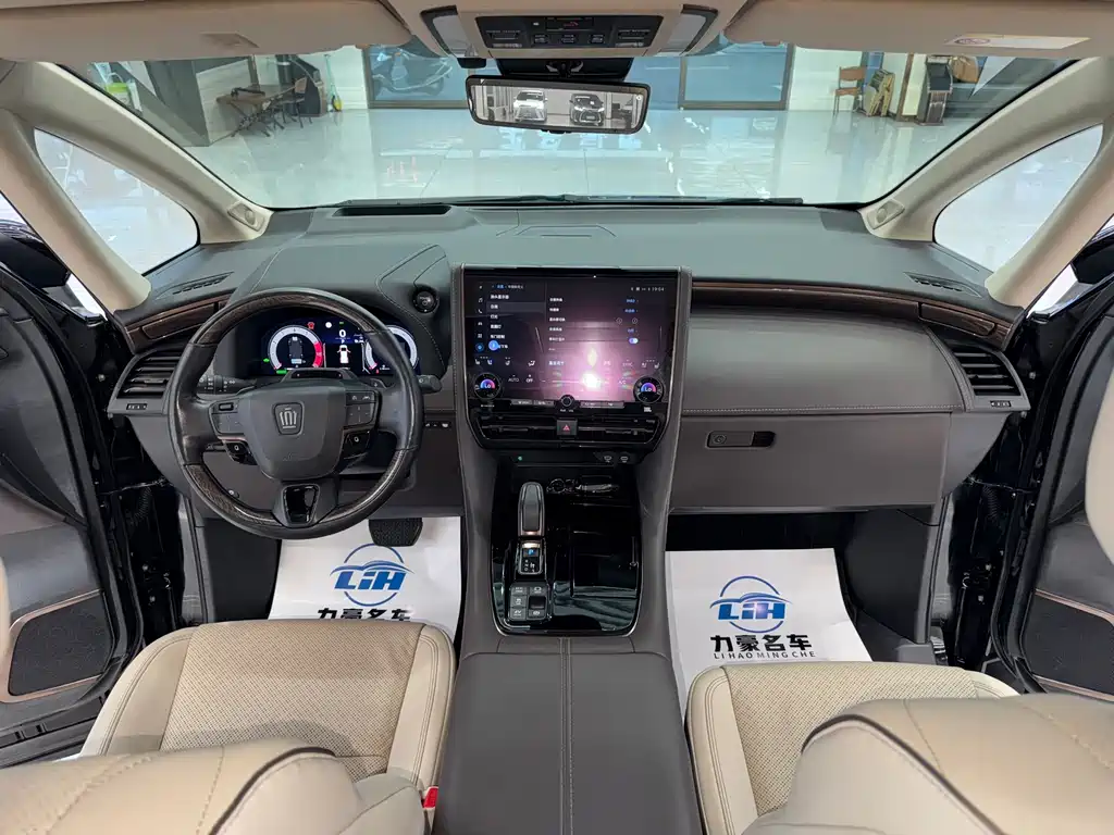 Toyota Vellfire 2023 — фото 12