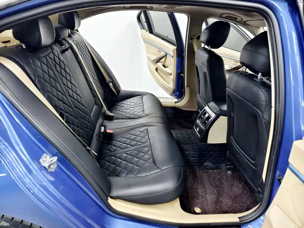 BMW 3 Series 2015 — фото 16