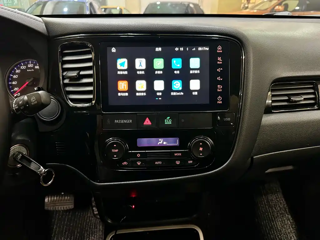 Mitsubishi Outlander 2021 — фото 14