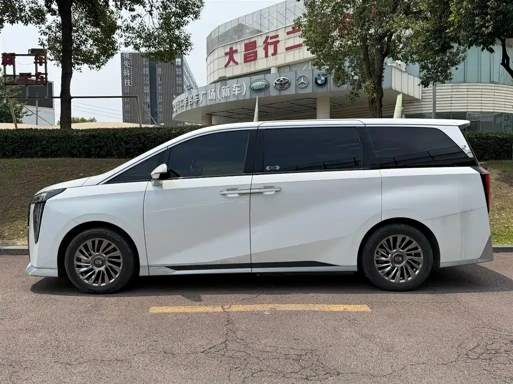 GAC Motor Trumpchi M8 2023 — фото 3