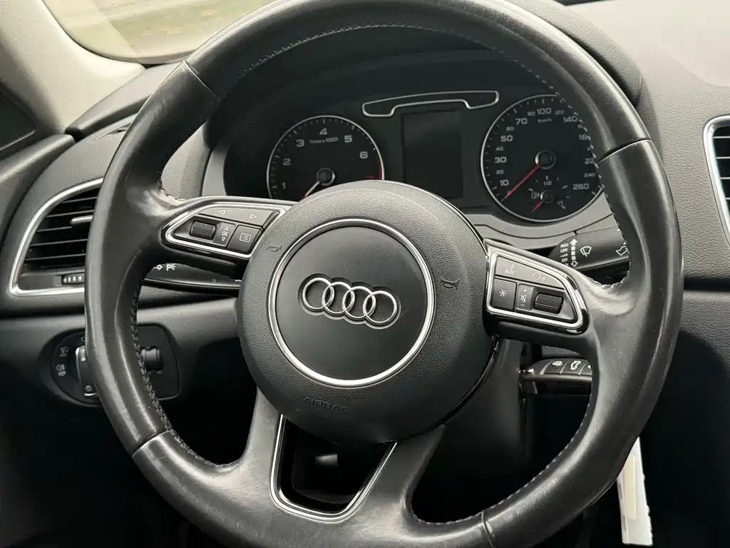 Audi Q3 2014 — фото 11