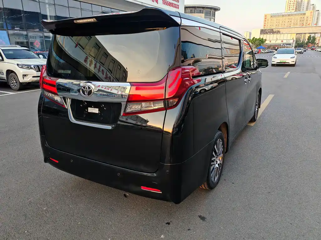 Toyota Alphard 2017 — фото 9