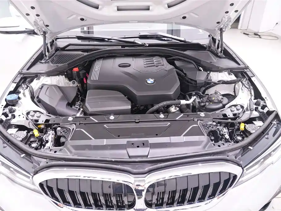 BMW 3 Series 2021 — фото 13