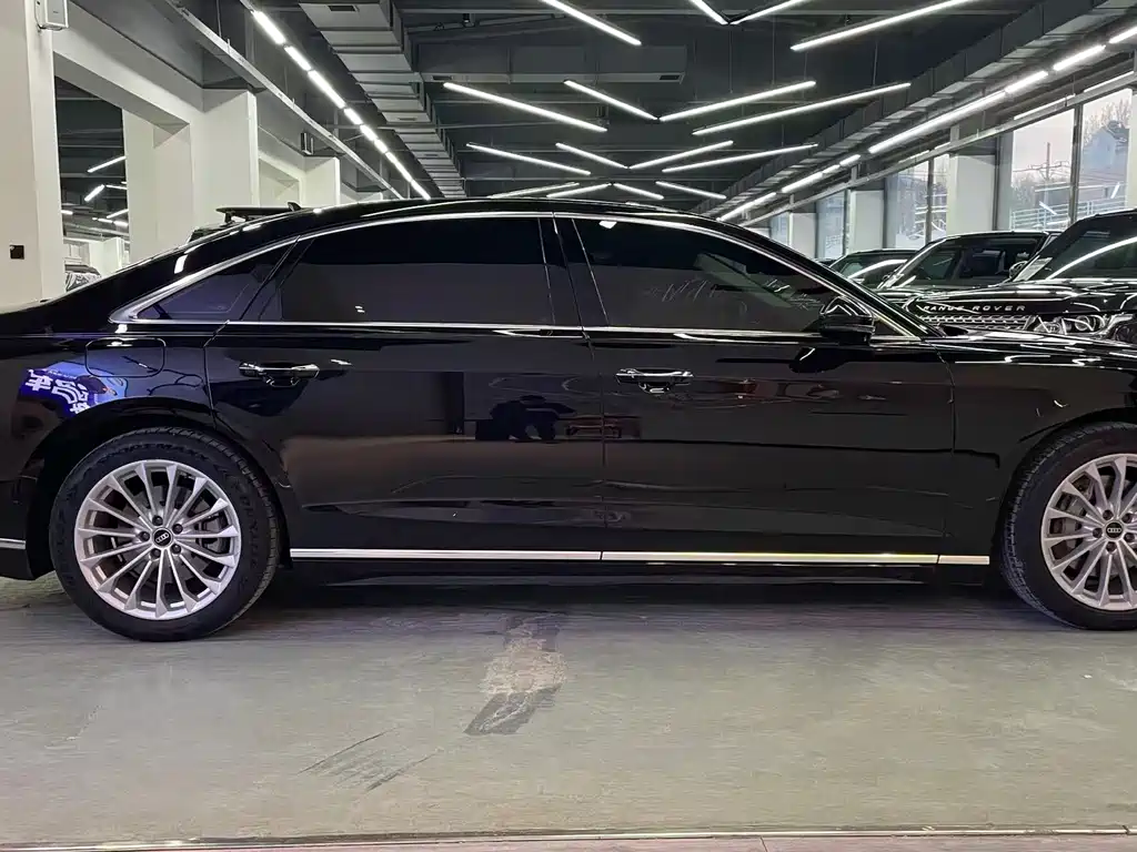 Audi A8 2022 — фото 4
