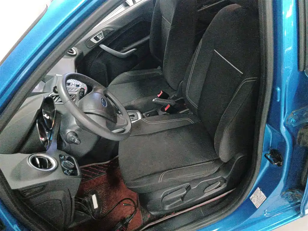 Ford Fiesta 2015 — фото 7
