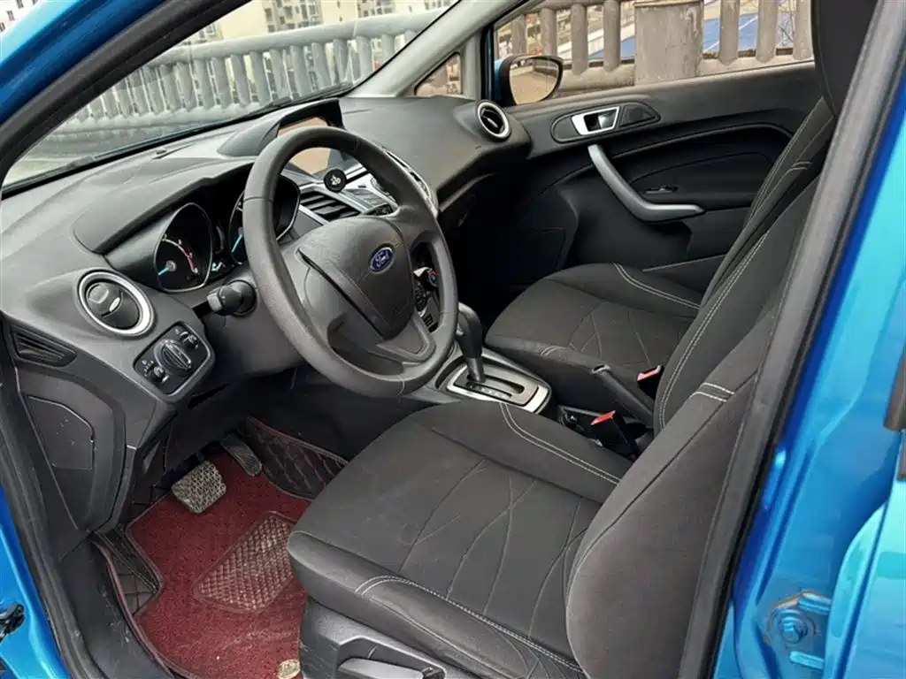 Ford Fiesta 2015 — фото 14