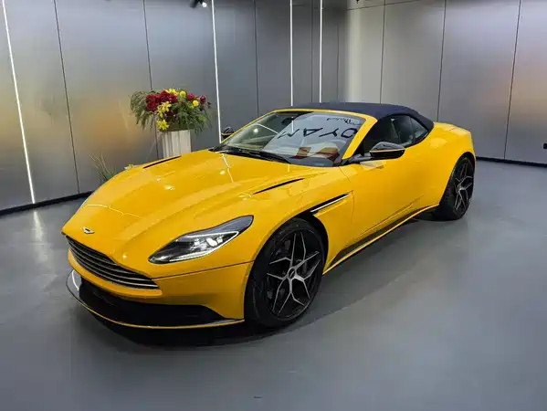 Aston Martin DB11 2018