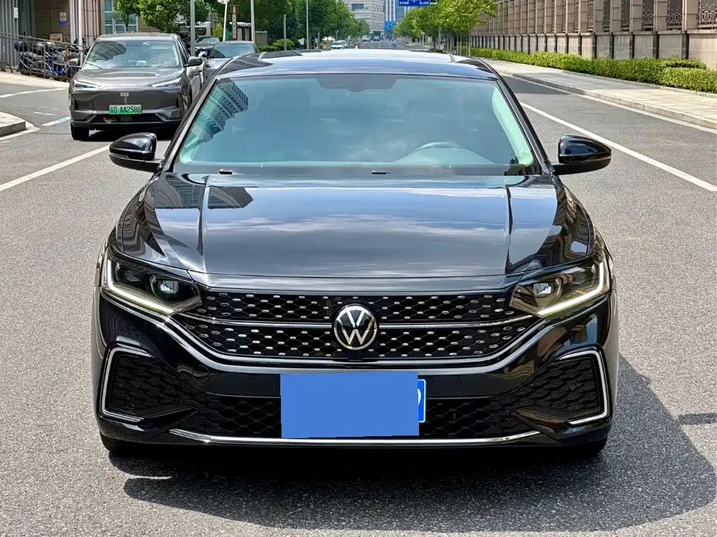 Volkswagen Passat 2023 — фото 4