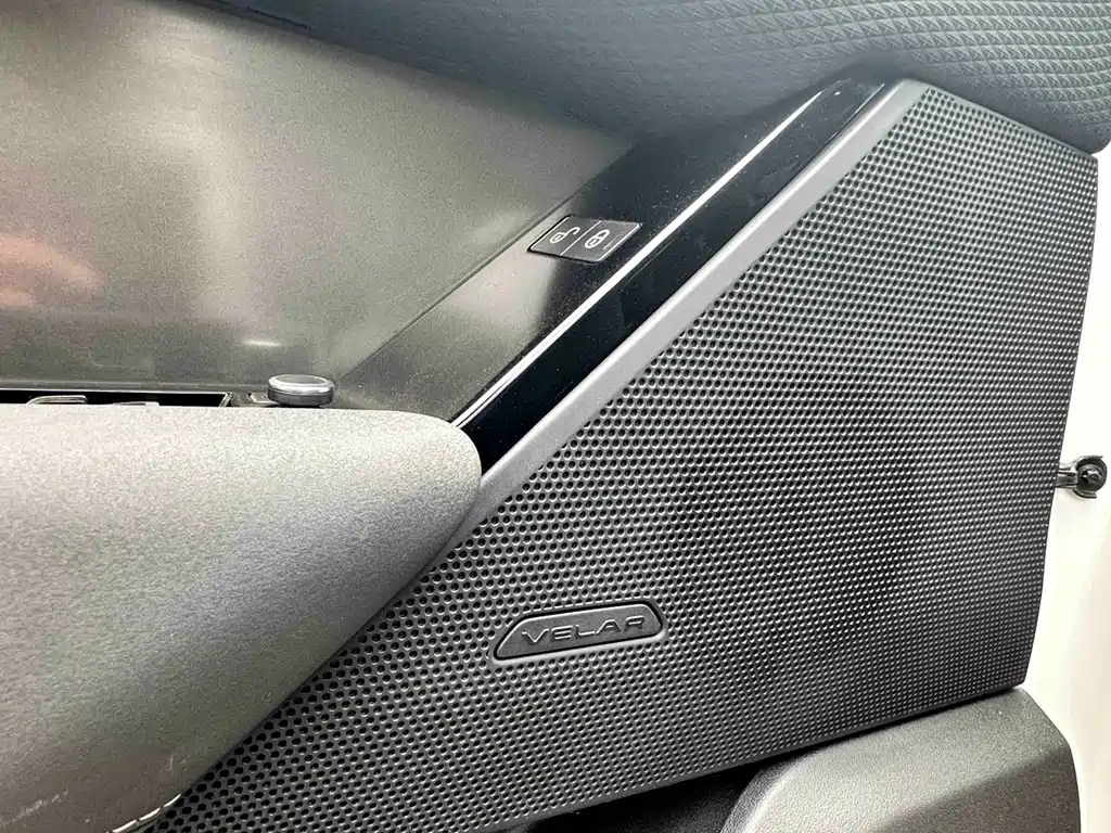 Land Rover Velar 2020 — фото 11