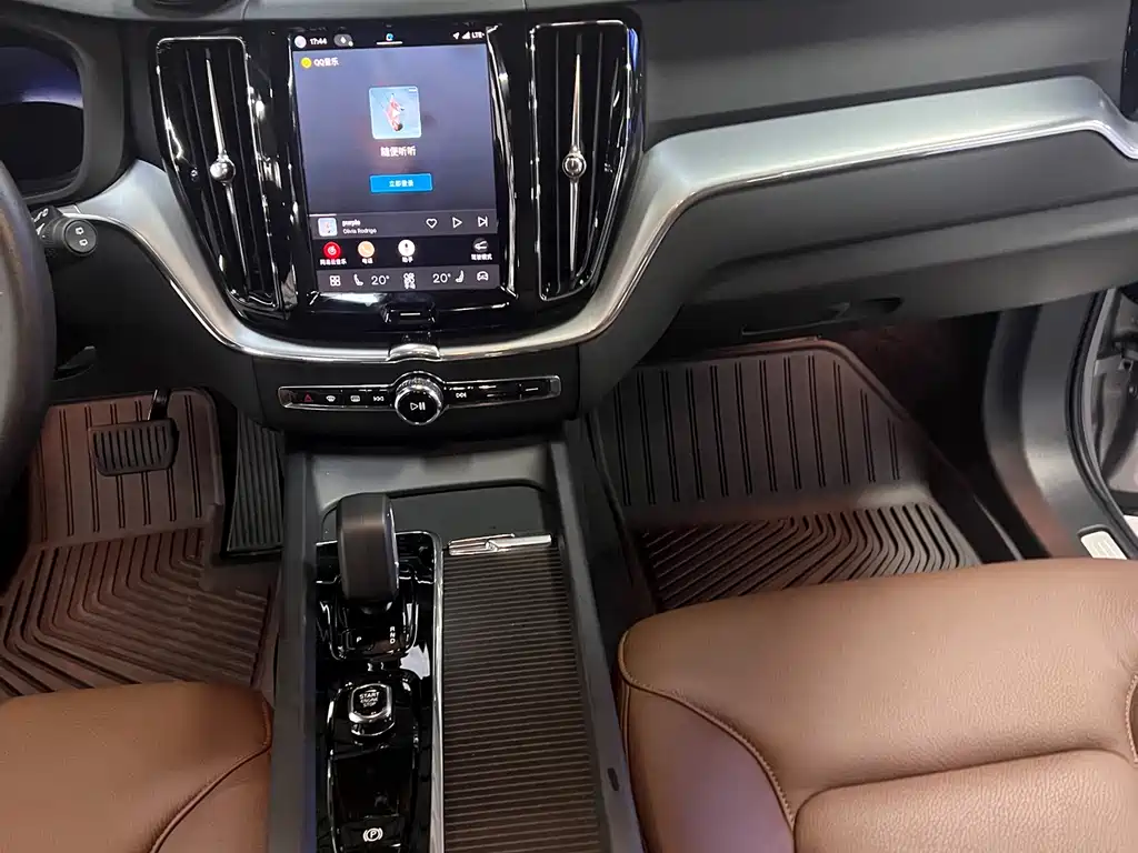 Volvo XC60 2025 — фото 15