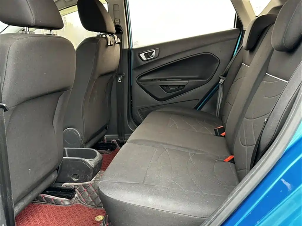 Ford Fiesta 2015 — фото 12