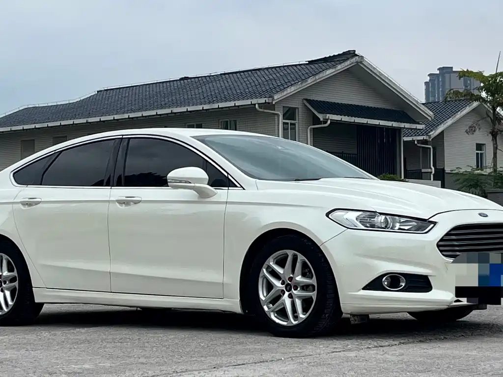 Ford Mondeo 2014 — фото 3