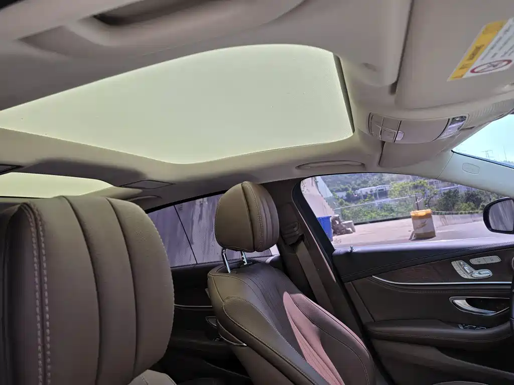 Mercedes-Benz E-Class 2023 — фото 18
