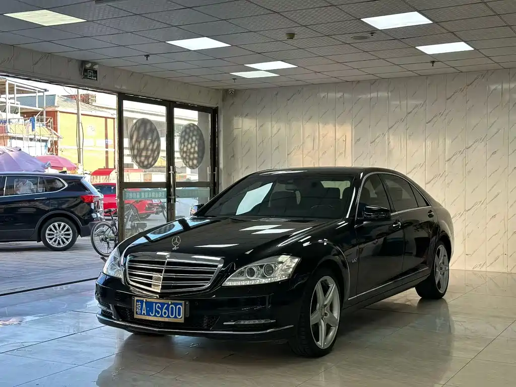 Mercedes-Benz S-Class 2012