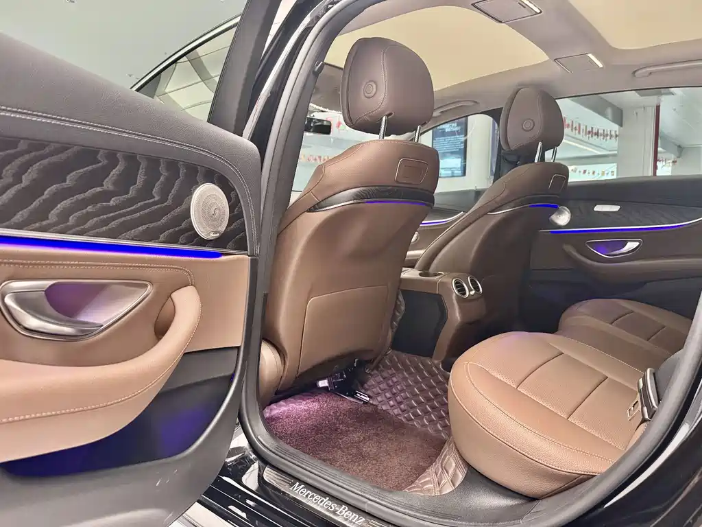 Mercedes-Benz E-Class 2019 — фото 17