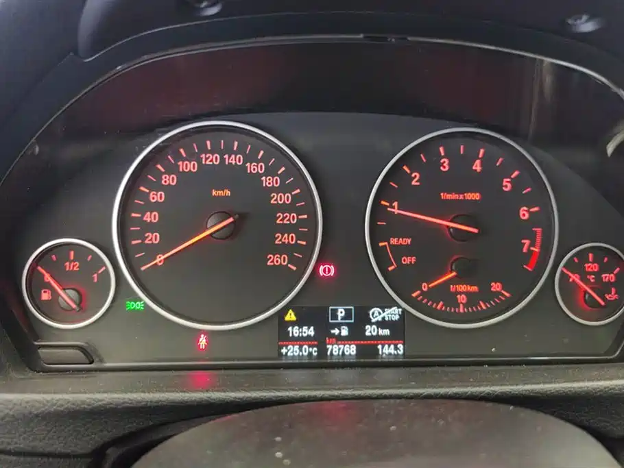 BMW 3 Series 2017 — фото 14