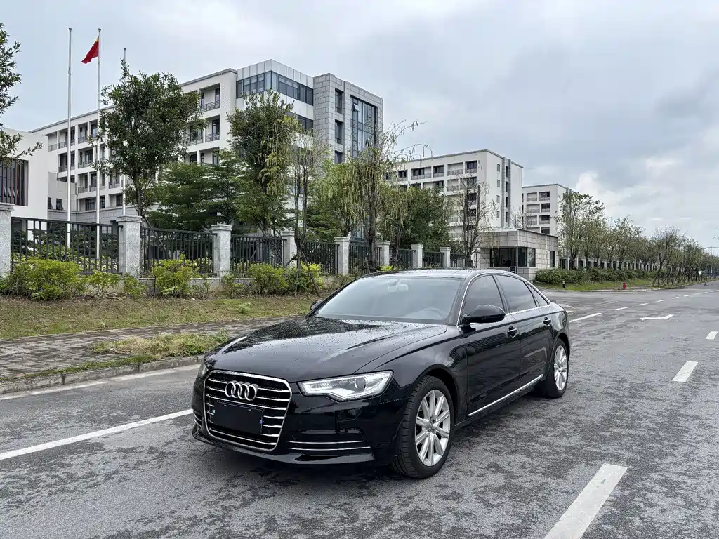 Audi A6L 2014 — фото 1