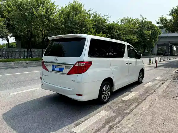 Toyota Alphard 2012