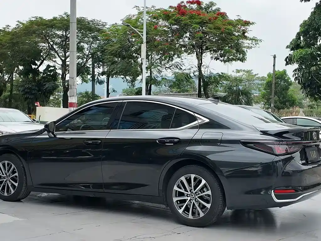 Lexus ES 2025 — фото 11