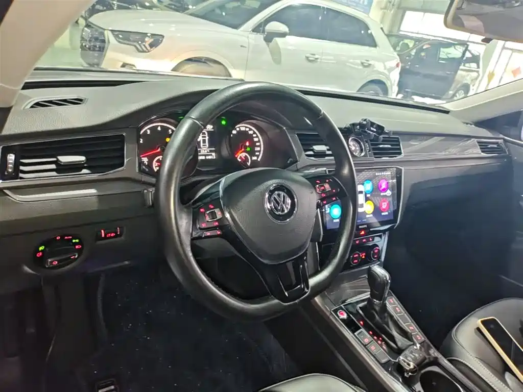Volkswagen Passat 2017 — фото 10