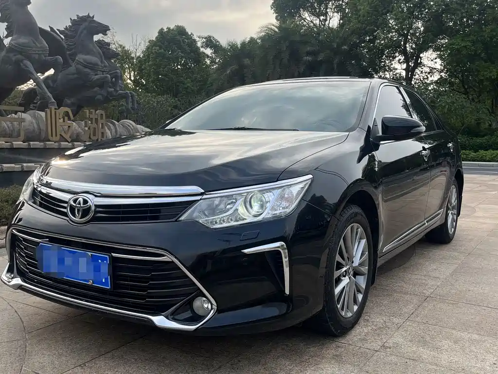 Toyota Camry 2016 — фото 1