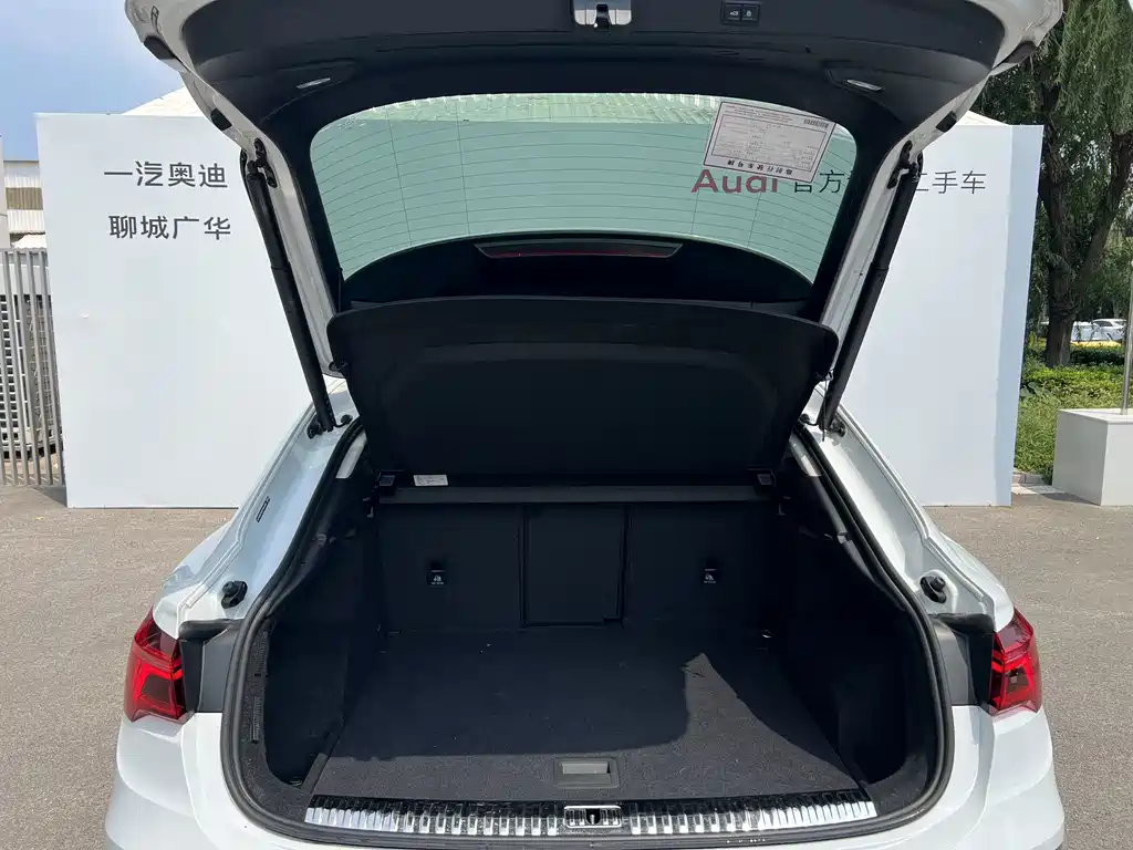 Audi Q3 Sportback 2023 — фото 12