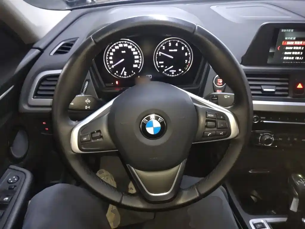 BMW 1 Series 2018 — фото 11