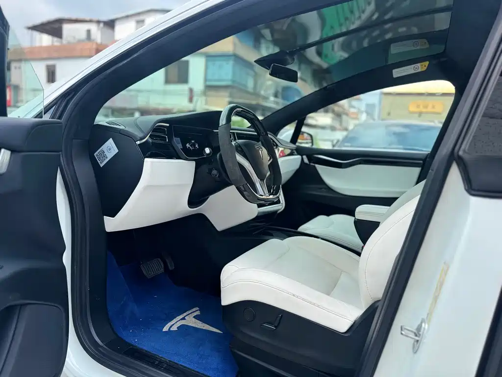 Tesla Model X 2018 — фото 7