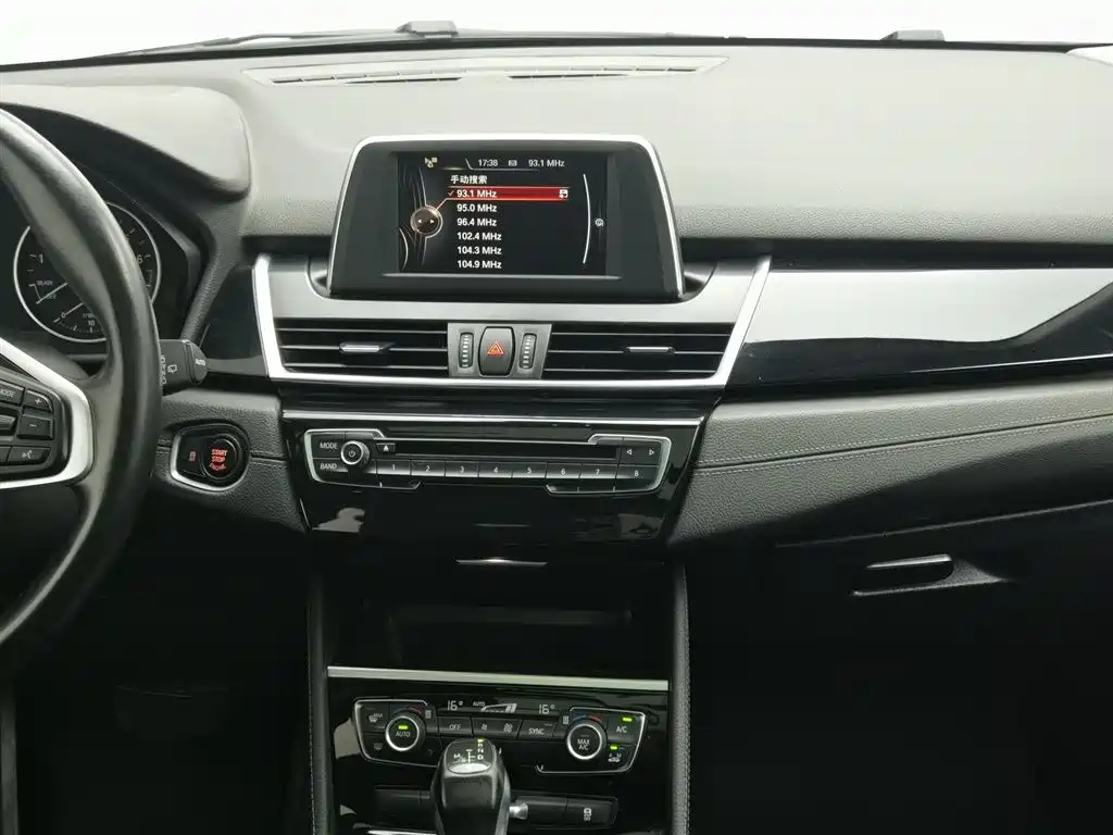 BMW 2 Series Active Tourer 2016 — фото 12