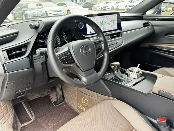 Lexus ES 2024