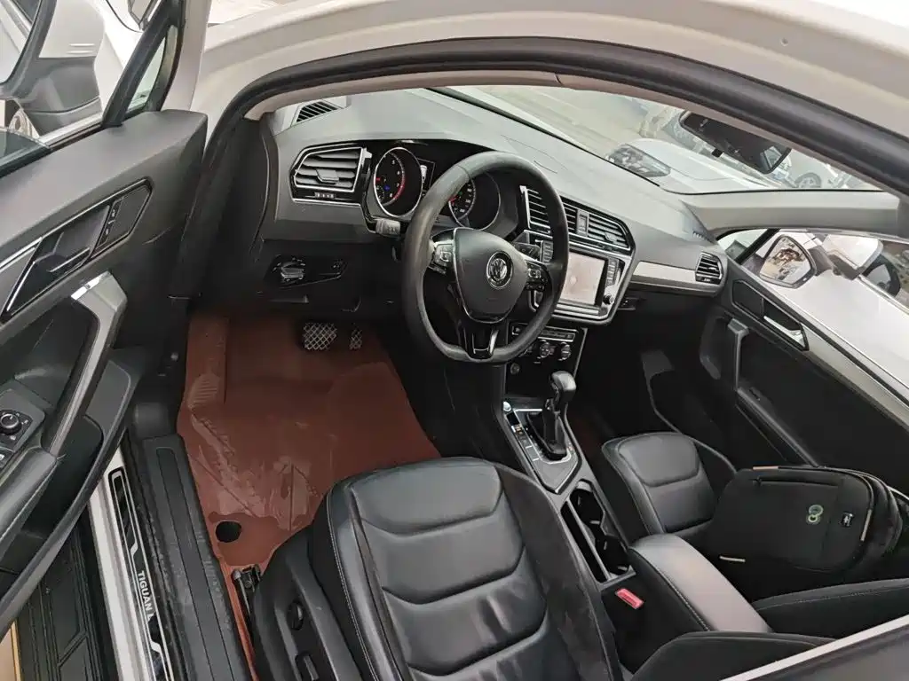Volkswagen Tiguan L 2018 — фото 12