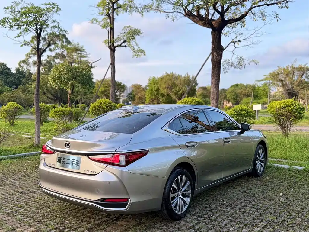 Lexus ES 2021 — фото 8