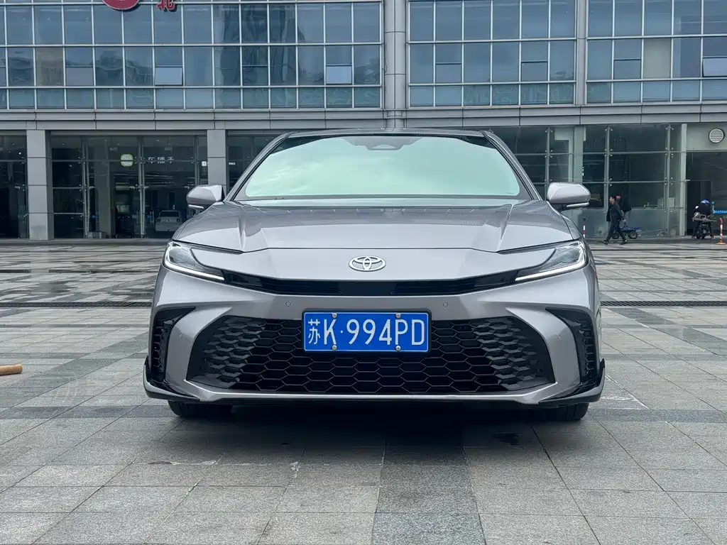 Toyota Camry 2025 — фото 2
