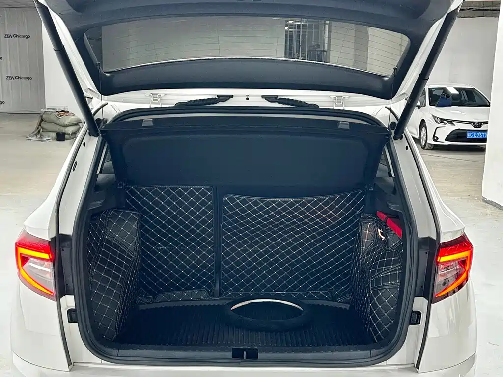 Skoda Karoq 2022 — фото 21