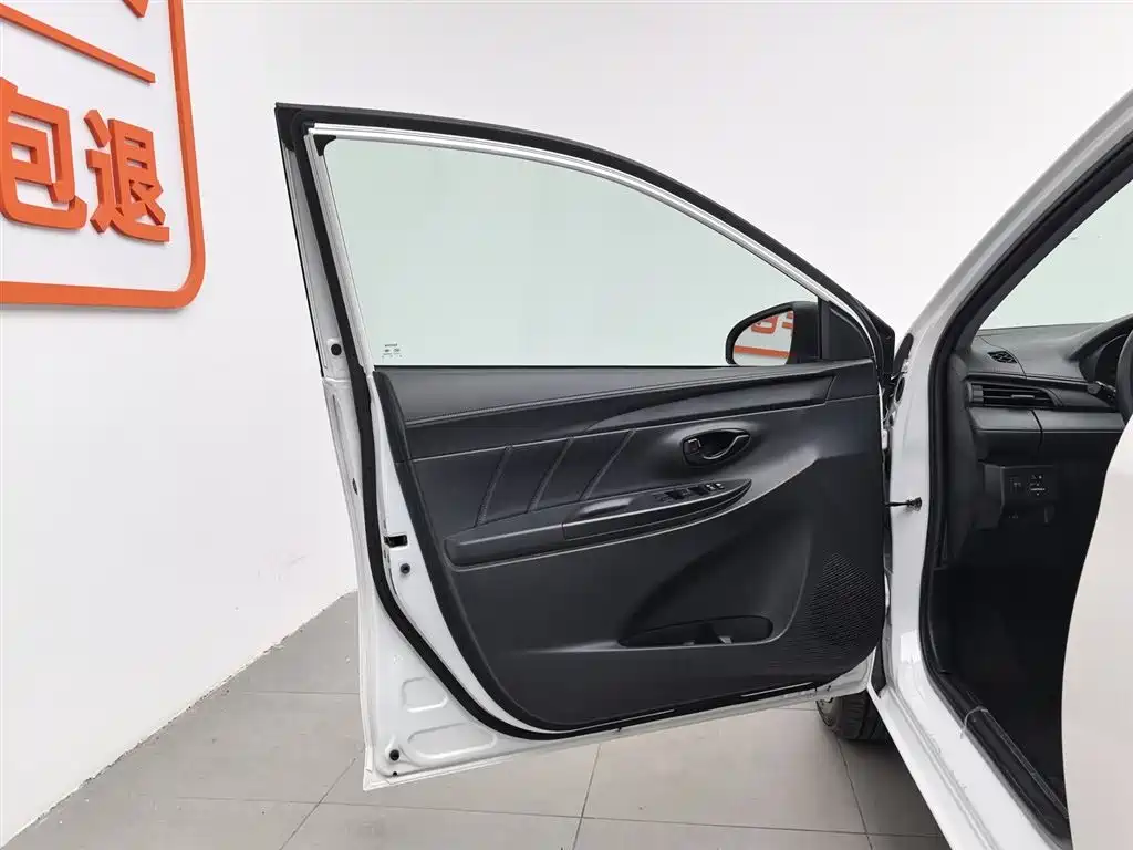 Toyota Yaris L 2018 — фото 8