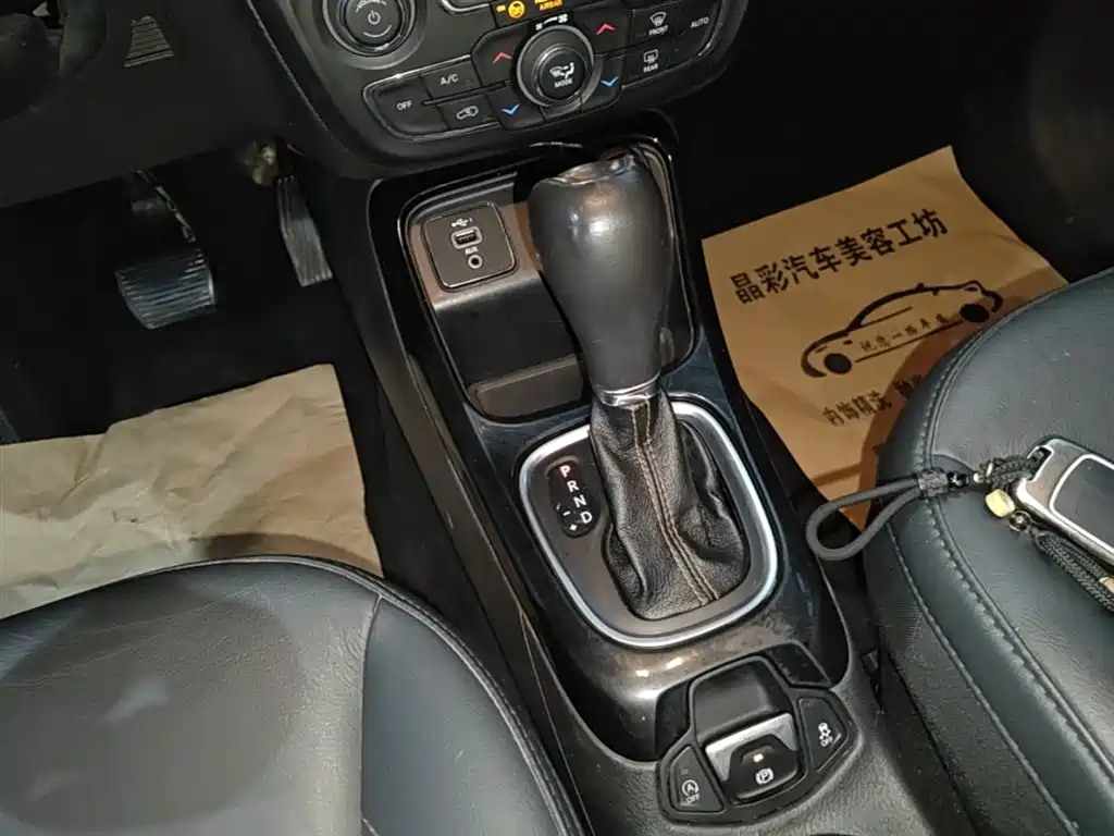 Jeep Compass 2020 — фото 14