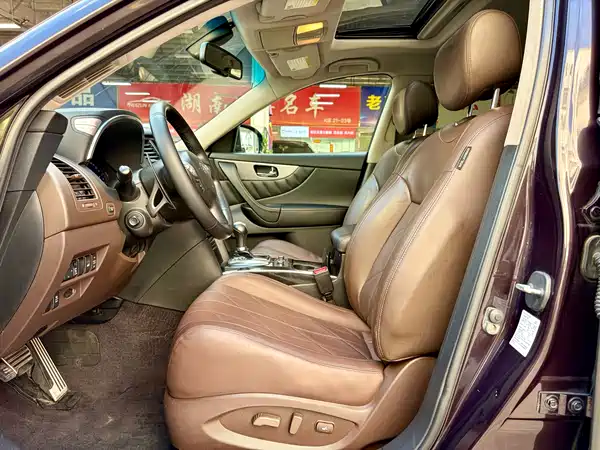 Infiniti QX70 2015