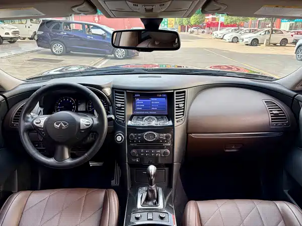 Infiniti QX70 2015