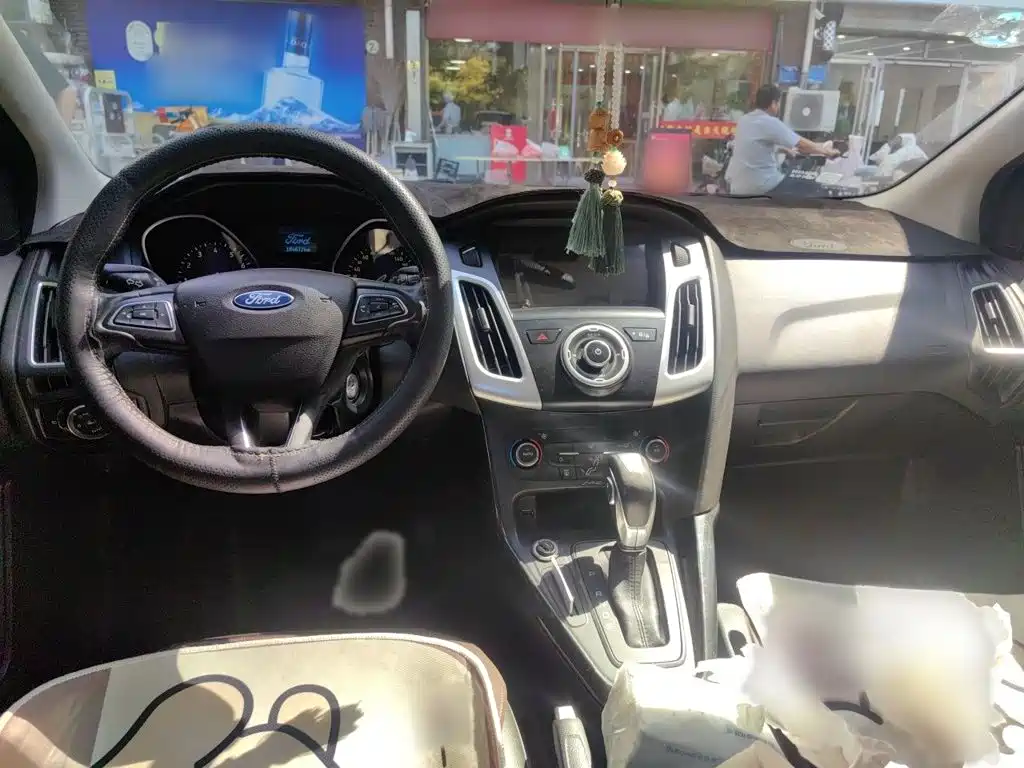Ford Focus 2016 — фото 13