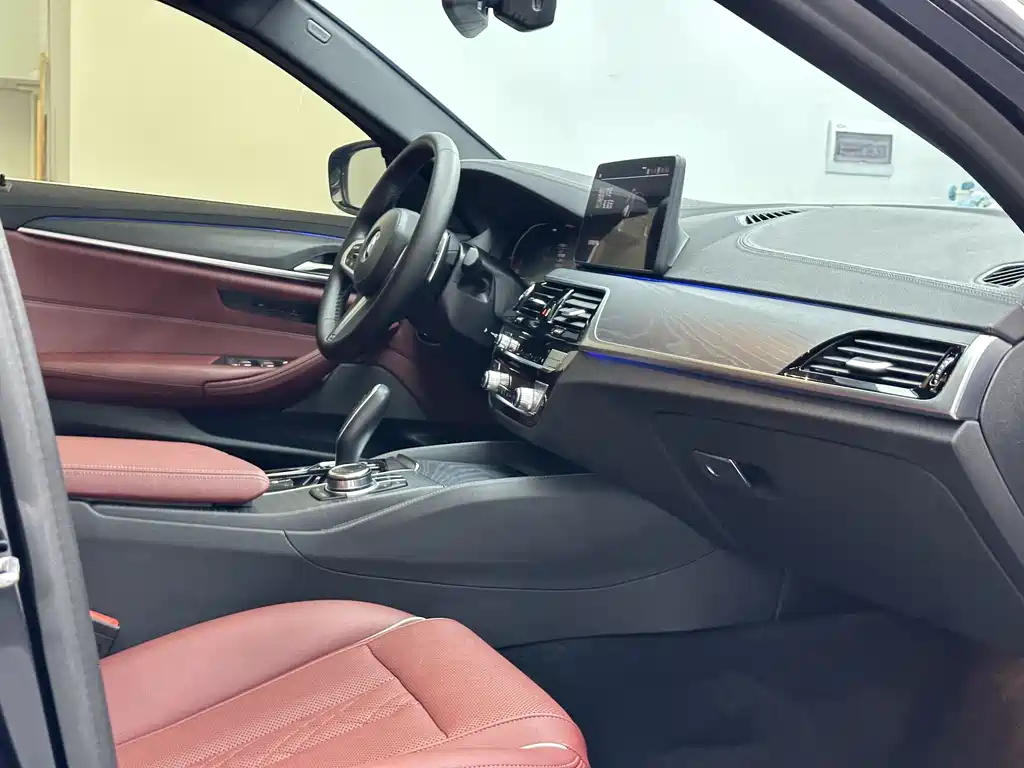 BMW 5 Series 2022 — фото 17