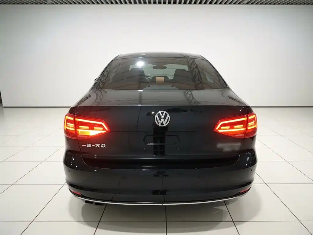 Volkswagen Sagitar 2018