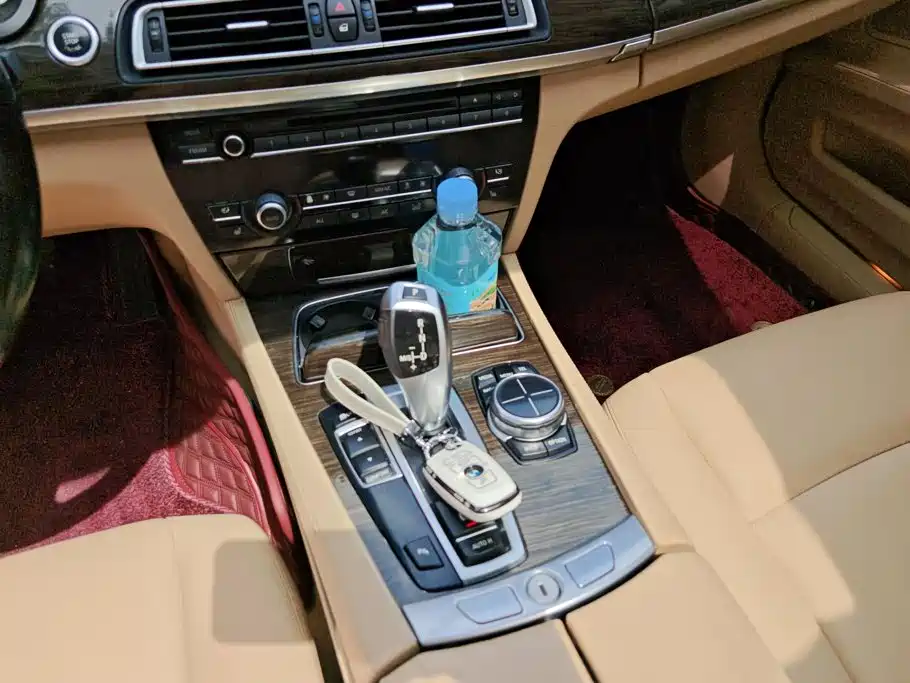 BMW 7 Series 2013 — фото 16