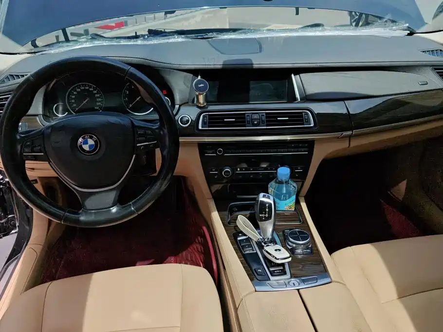 BMW 7 Series 2013 — фото 12