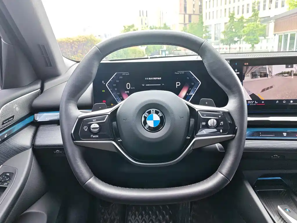 BMW 5 Series 2025 — фото 14