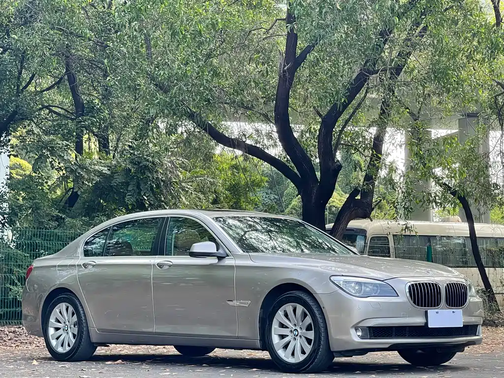 BMW 7 Series 2011 — фото 3