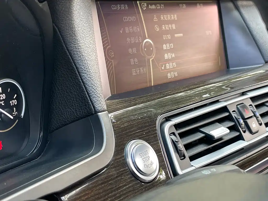 BMW 7 Series 2011 — фото 13