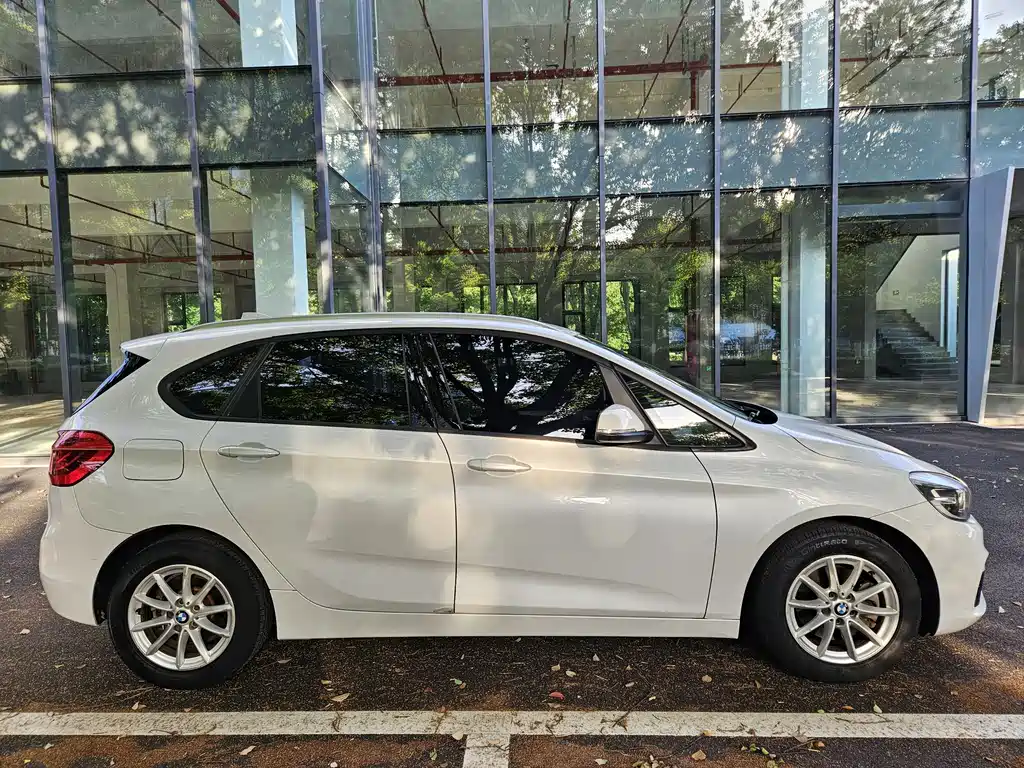 BMW 2 Series Active Tourer 2017 — фото 5