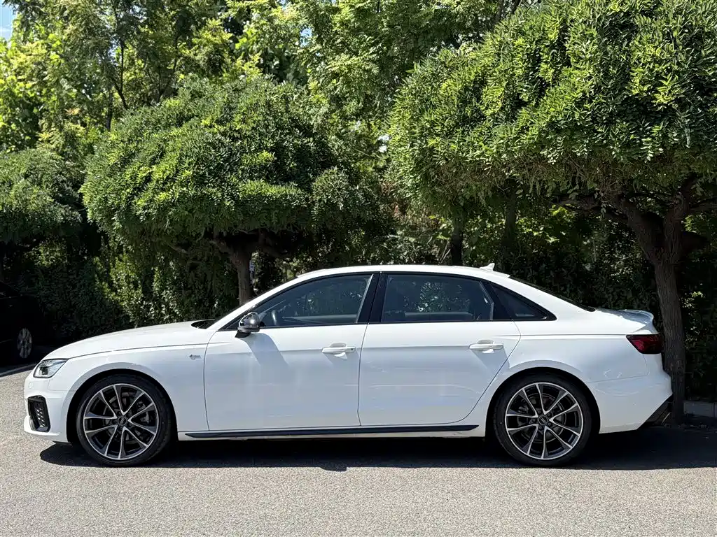 Audi A4L 2023 — фото 12